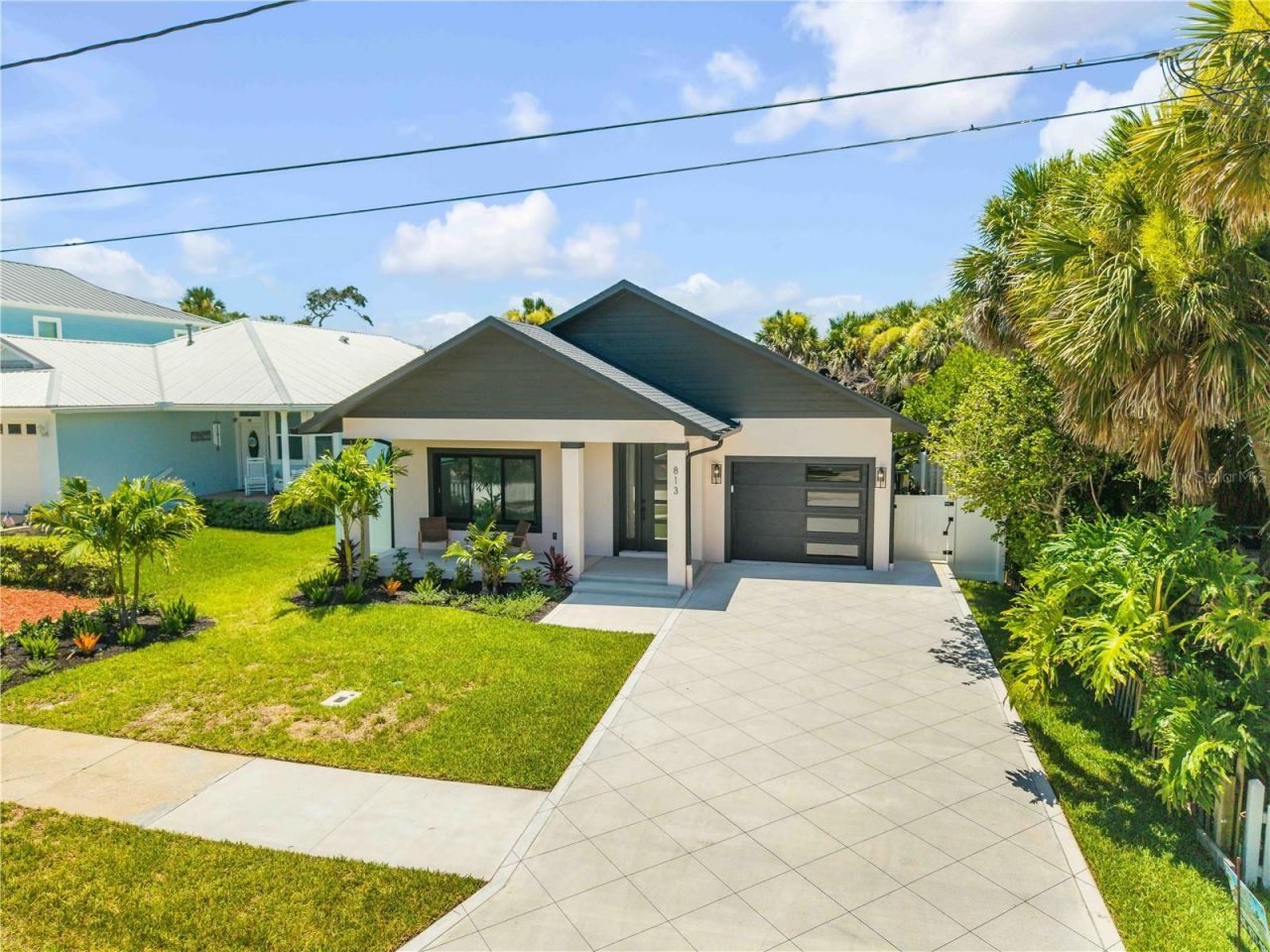 813 E 1st Avenue, New Smyrna Beach, FL 32169 Photo