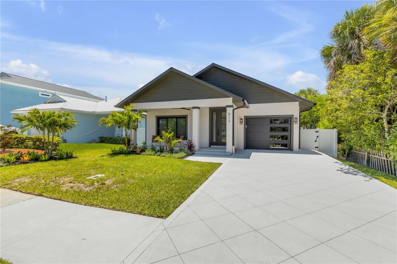 813 E 1st Avenue, New Smyrna Beach, FL 32169 Photo