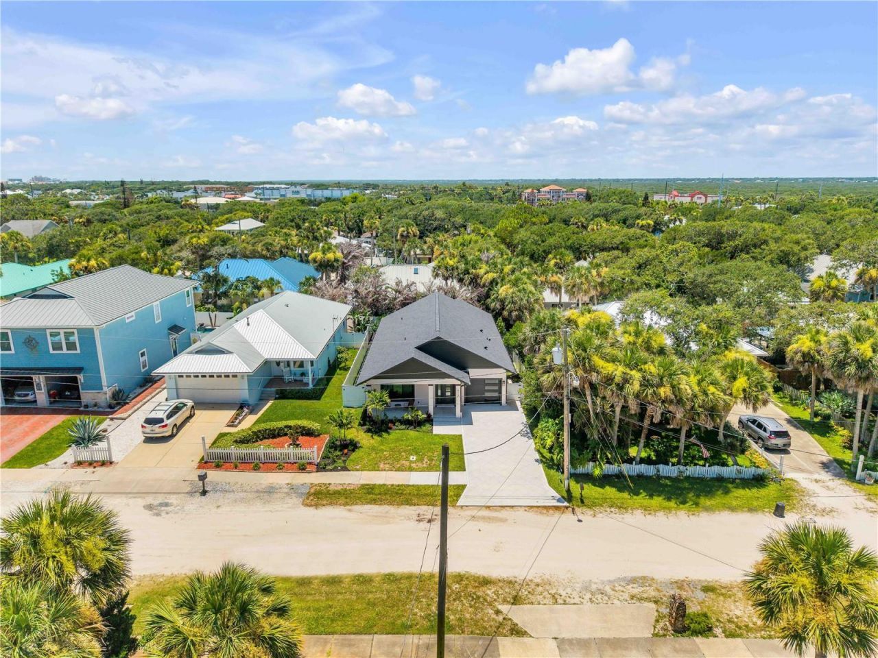 813 E 1st Avenue, New Smyrna Beach, FL 32169 Photo