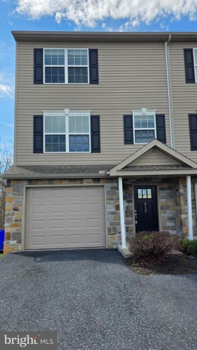 817 GREGS DRIVE , HARRISBURG, PA 17111
