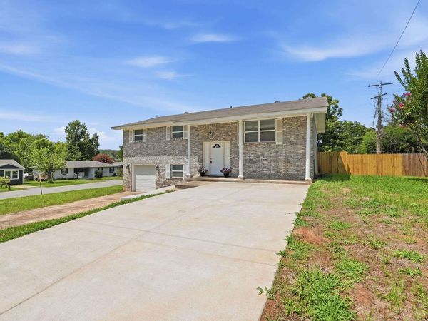 1717 W 55th , North Little Rock, AR 72118
