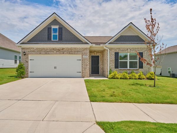 220 Summerlin Dr, Gallatin, TN 37066
