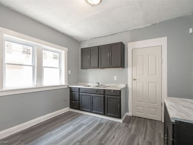 374 E 124th Street, Cleveland, OH 44108 Photo 11