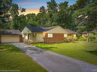 23161 Valley View Drive, Southfield, MI 48033