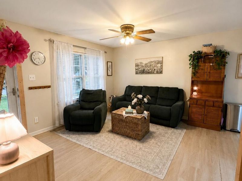 395 Sunnyview Drive , Circleville, OH 43113 Photo 5
