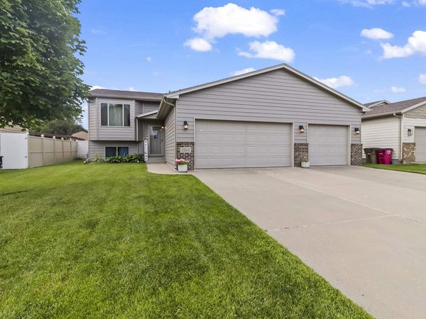 3513 W 90 St, Sioux Falls, SD 57108