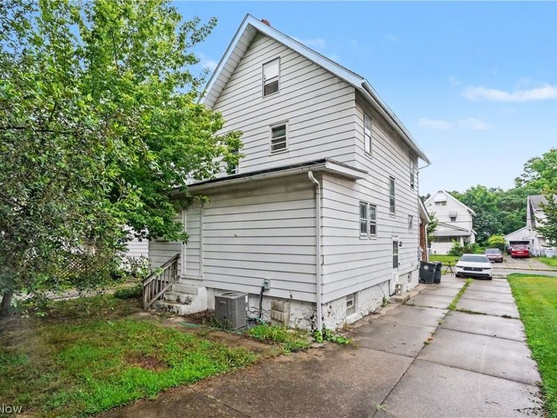 456 Delmar Avenue, Akron, OH 44310 Photo 2