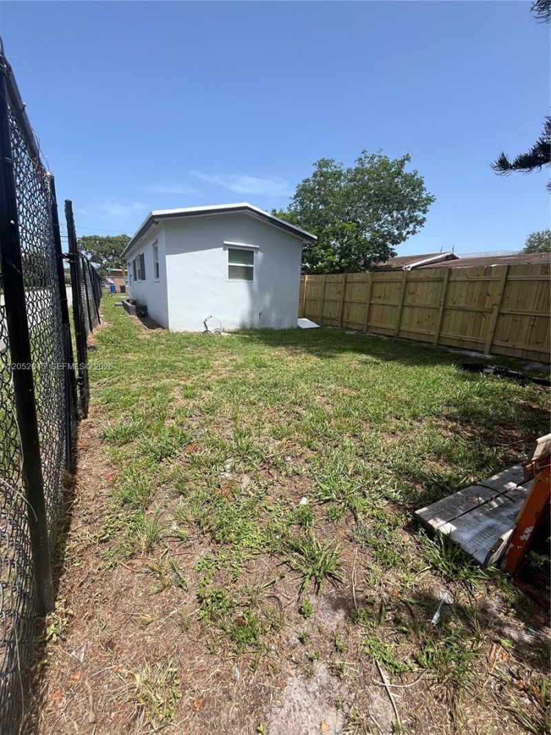 1430 NW 7th St , Fort Lauderdale, FL 33311 Photo