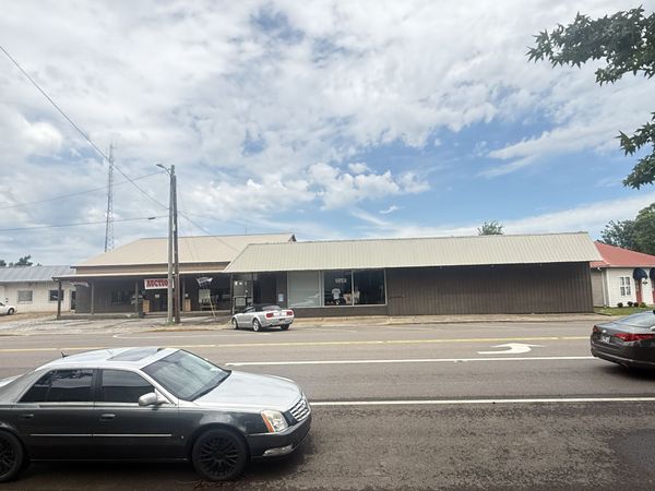 105 W Main St, Hohenwald, TN 38462