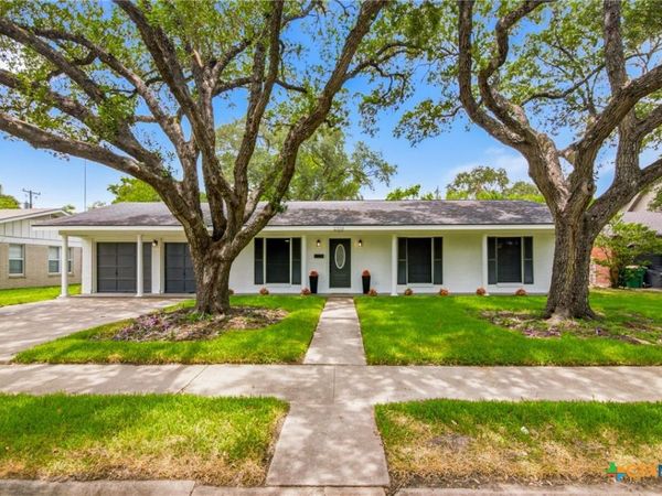 2308 E Loma Vista Avenue , Victoria, TX 77901