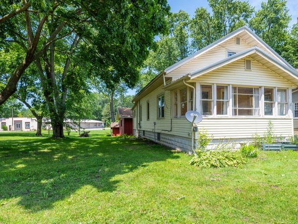 135 W St Joseph Street, Coloma, MI 49038