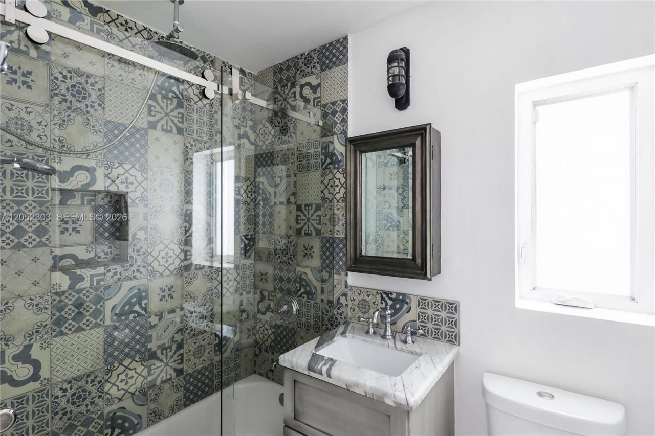 583 W 49th St, Miami Beach, FL 33140 Photo
