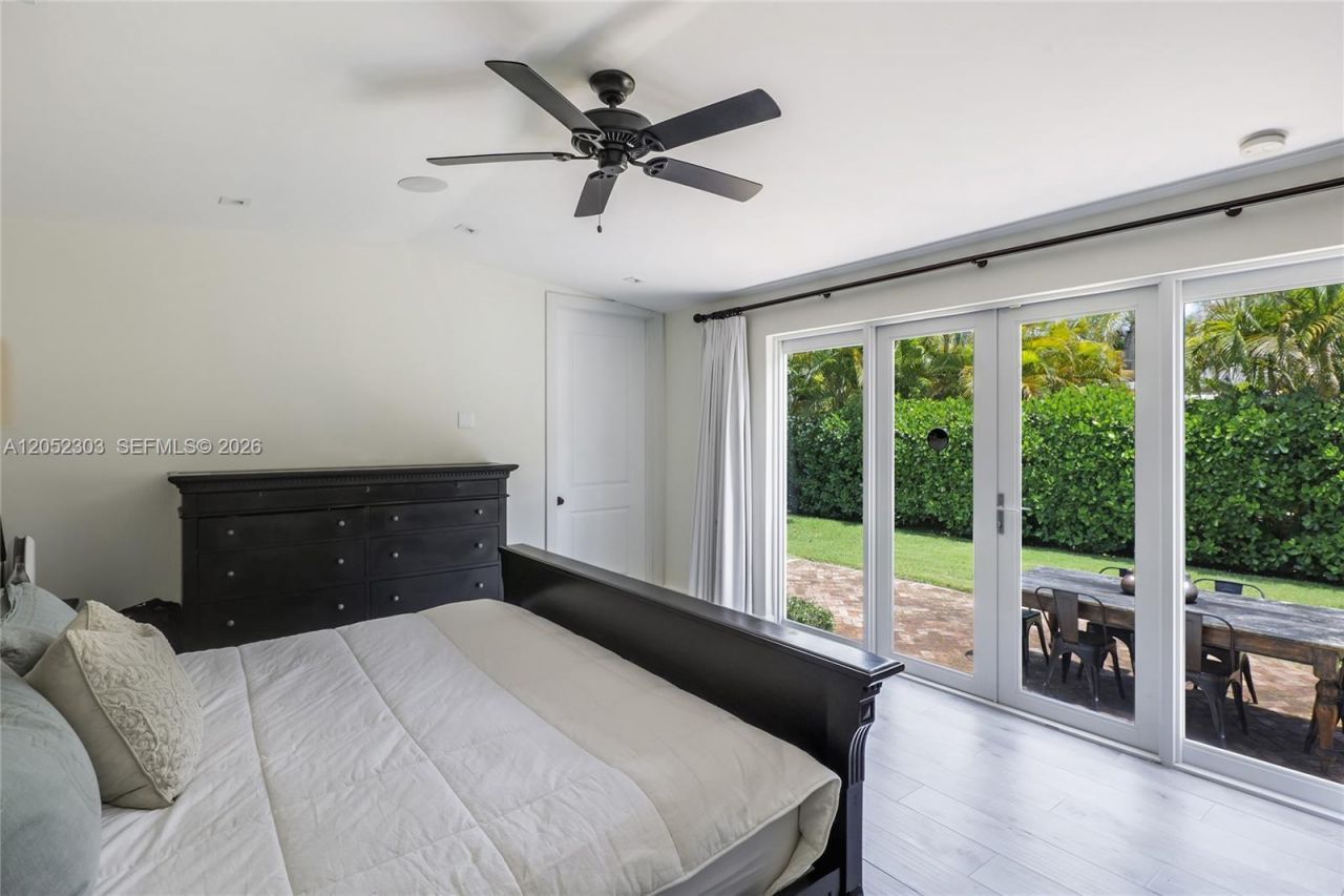 583 W 49th St, Miami Beach, FL 33140 Photo