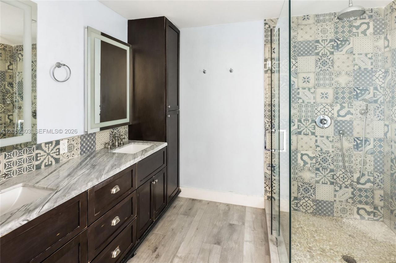 583 W 49th St, Miami Beach, FL 33140 Photo