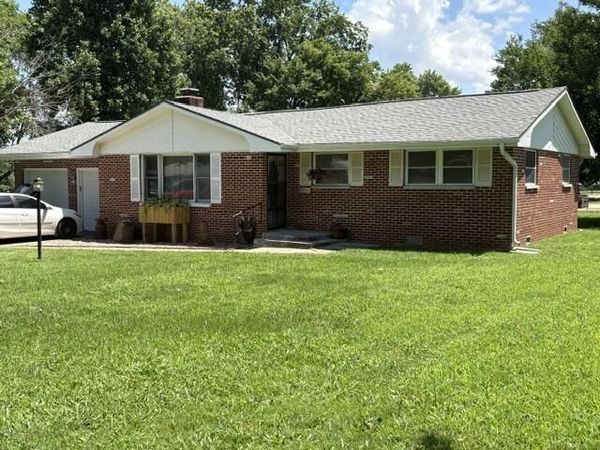 1404 S Madison Avenue , Aurora, MO 65605