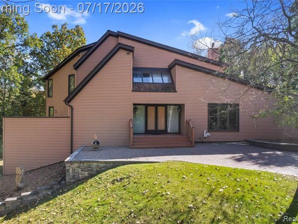 5685 Paint Valley Drive, Rochester, MI 48306