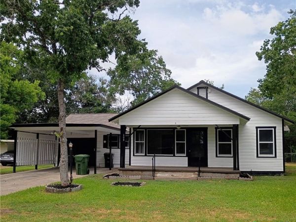 608 Beacon , Cuero, TX 77954