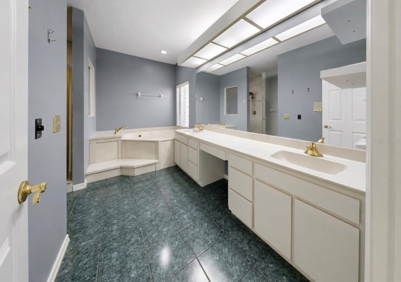 13104 Waterford Run Drive , Riverview, FL 33569 Photo