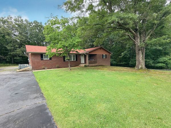 483 Powers Blvd , Waverly, TN 37185