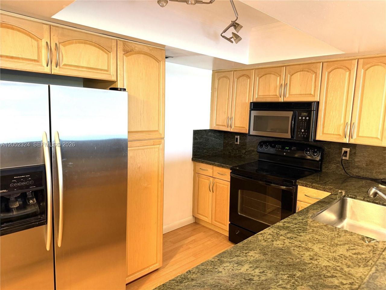 3800 N Hills Dr , Unit 401, Hollywood, FL 33021 Photo