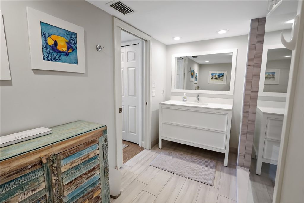 2135 Windward Way, Unit 308, Vero Beach, FL 32963 Photo