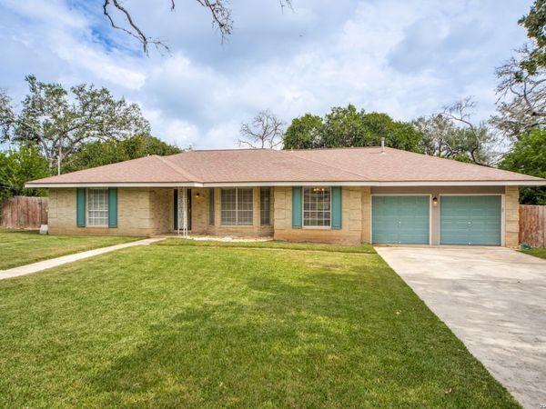 313 SAGECREST DR, Hollywood Pa, TX 78232