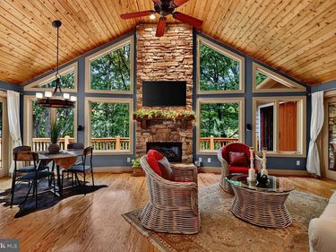 457 E CATOCTIN DRIVE, ROSELAND, VA 22967