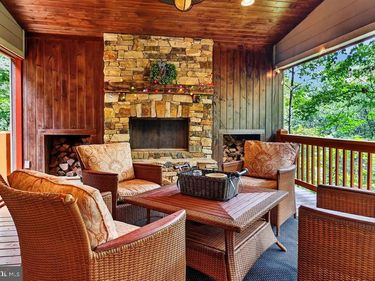 457 E CATOCTIN DRIVE, ROSELAND, VA 22967