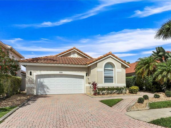 1530 W Lacosta Dr W , Pembroke Pines, FL 33027