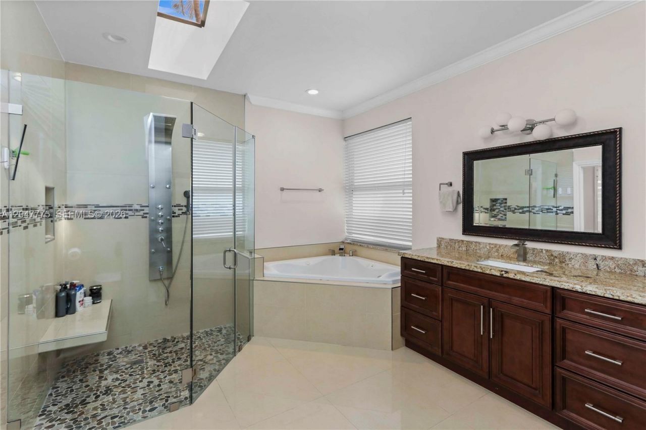 1530 W Lacosta Dr W, Pembroke Pines, FL 33027 Photo