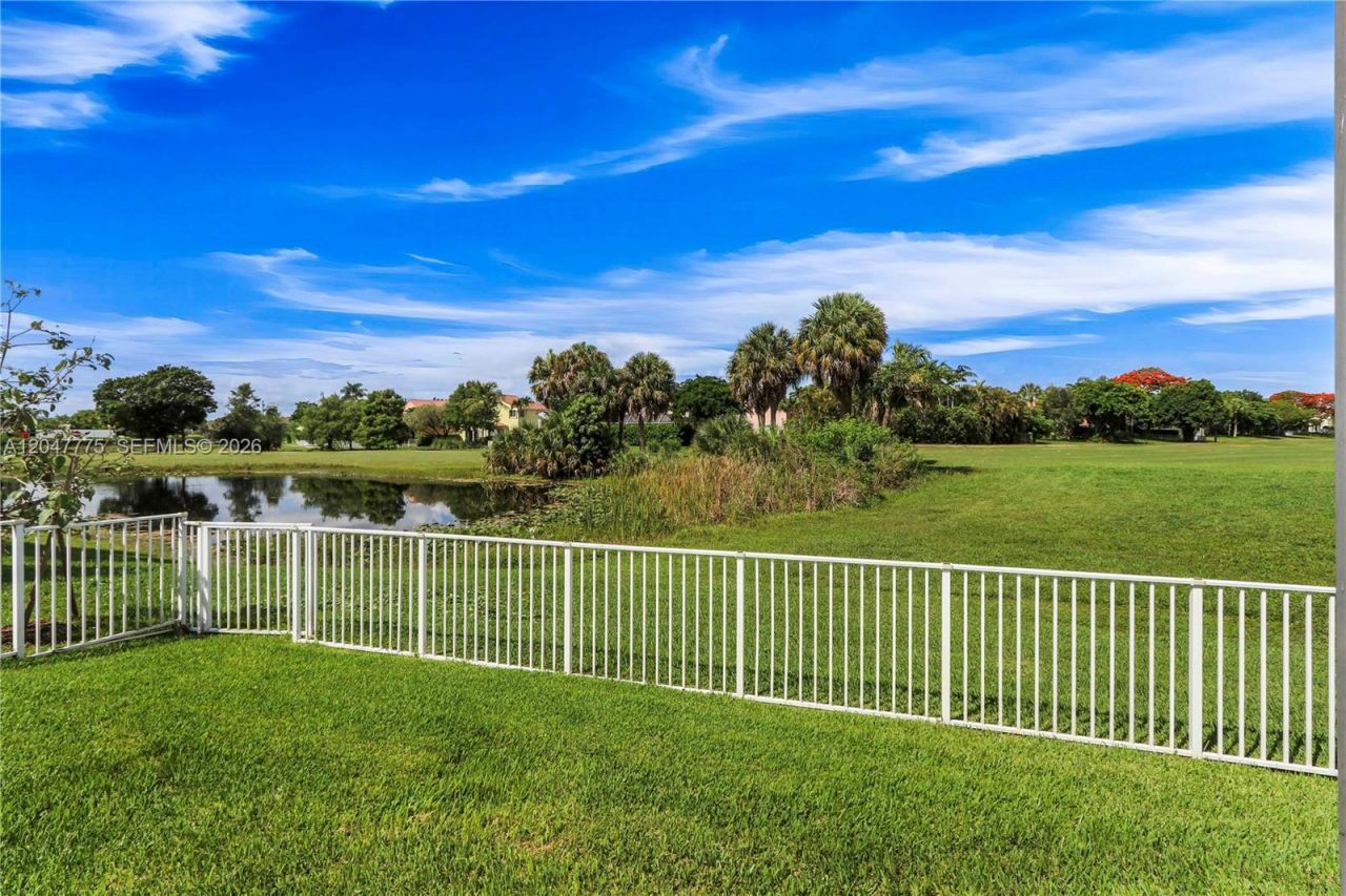 1530 W Lacosta Dr W, Pembroke Pines, FL 33027 Photo