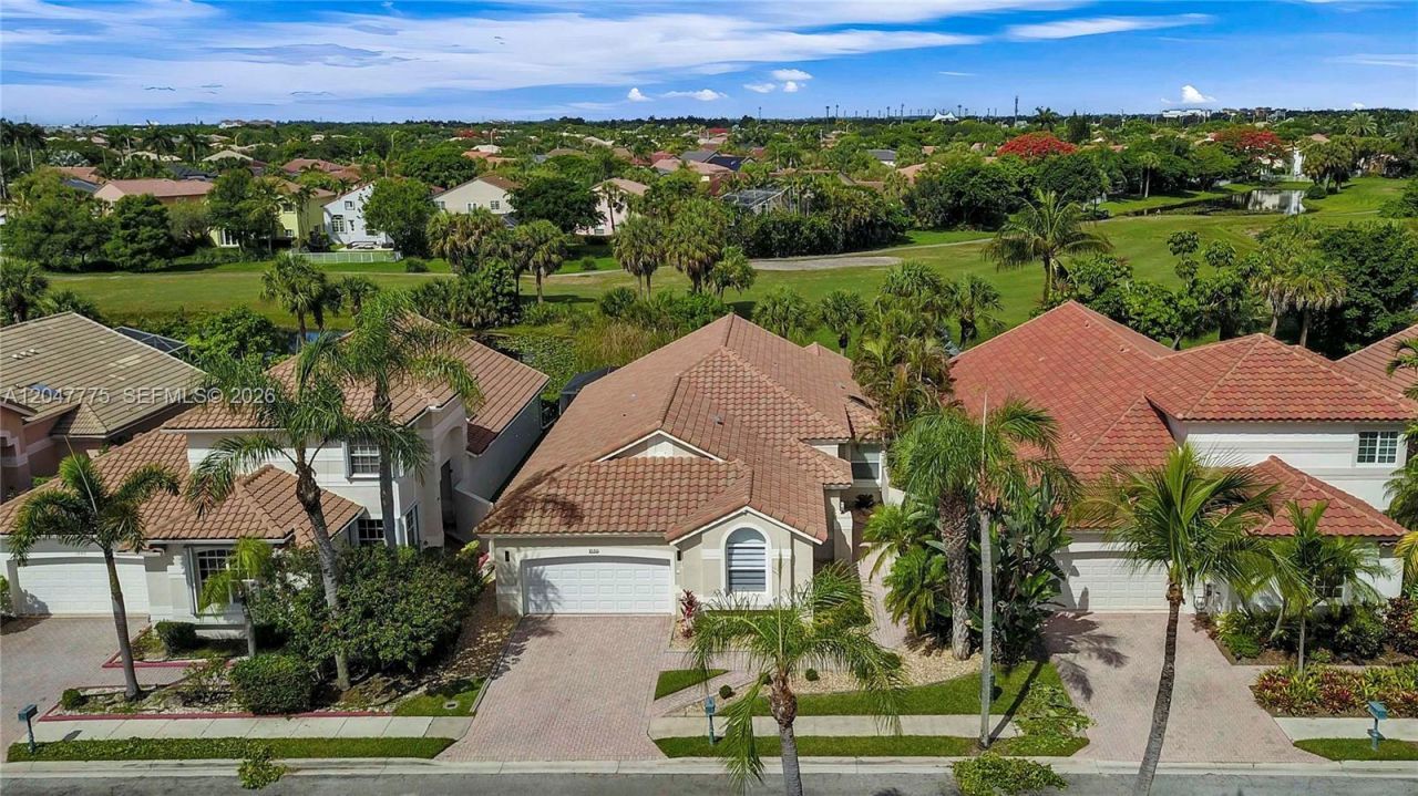 1530 W Lacosta Dr W, Pembroke Pines, FL 33027 Photo