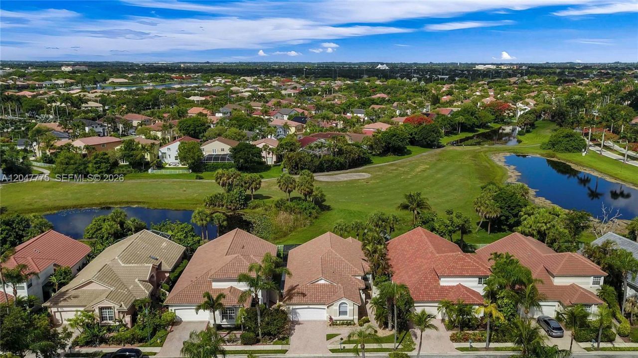 1530 W Lacosta Dr W, Pembroke Pines, FL 33027 Photo