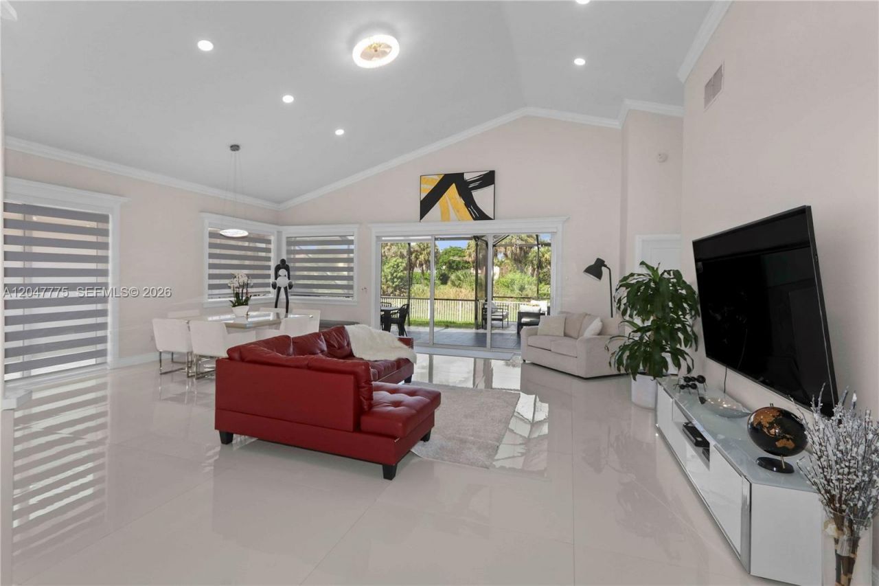 1530 W Lacosta Dr W, Pembroke Pines, FL 33027 Photo