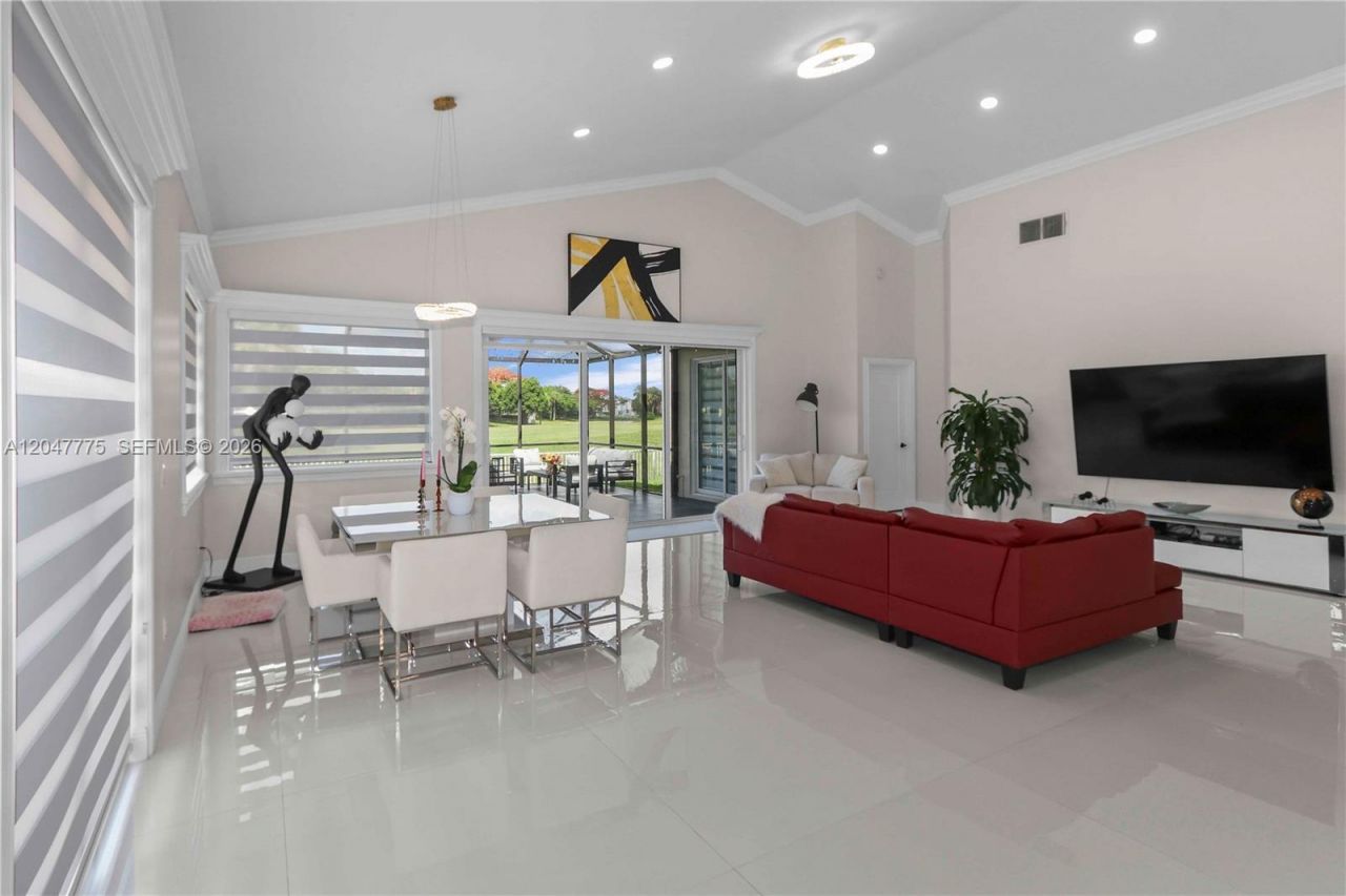 1530 W Lacosta Dr W, Pembroke Pines, FL 33027 Photo