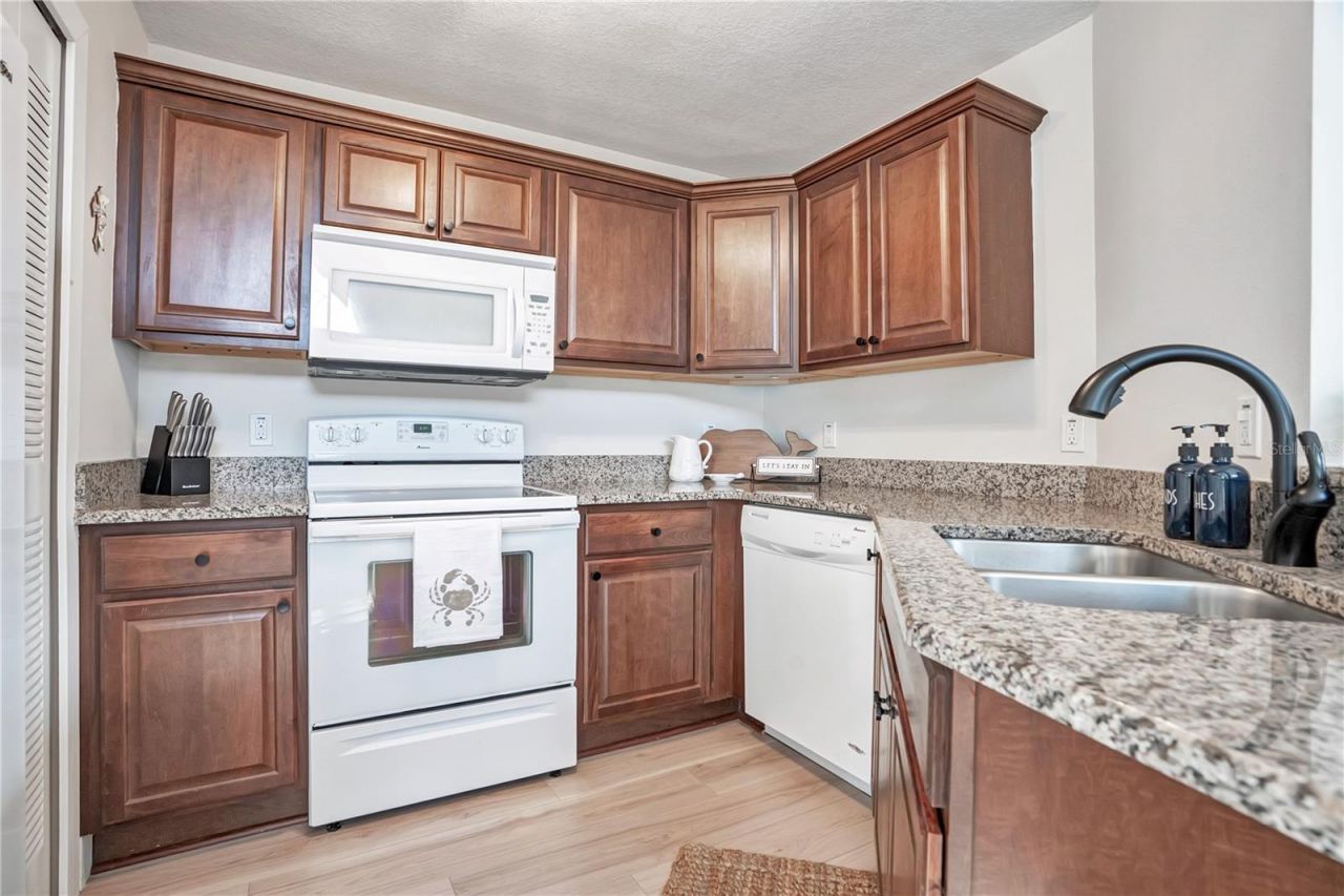 898 Baybreeze Way, Unit 880, New Smyrna Beach, FL 32169 Photo