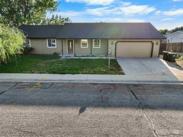 381 S Hayward Ave., Kuna, ID 83634