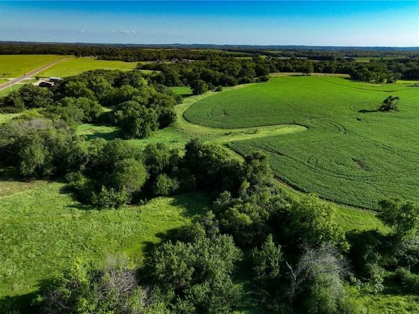 000 SW Burlingame Road, Wakarusa, KS 66546