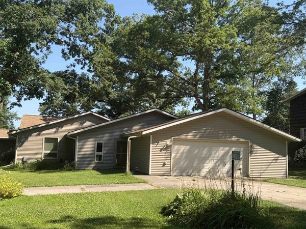 W723 Oak Shore Drive, Fall River, WI 53932