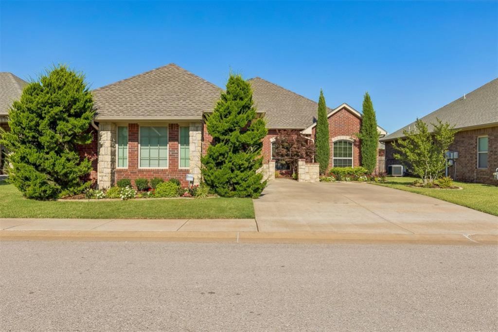 10227 Kingston Way, Oklahoma City, OK 73120 Main Photo