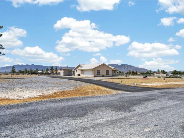 1531 W Hickory Street, Pahrump, NV 89048
