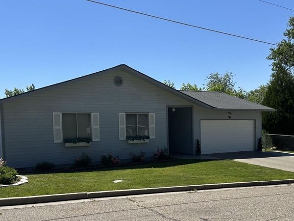748 Hughes Dr, Payette, ID 83661