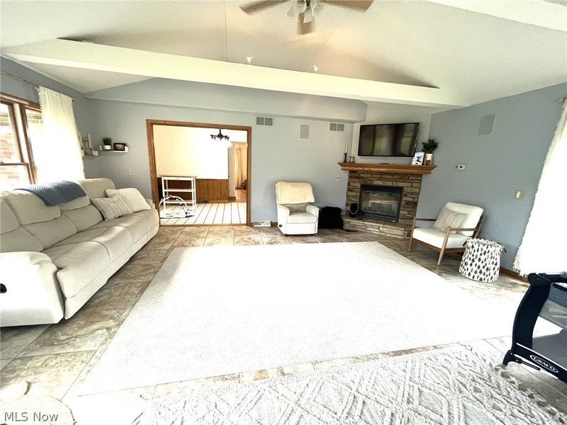 4423 Barrington Drive, Austintown, OH 44515 Photo 5