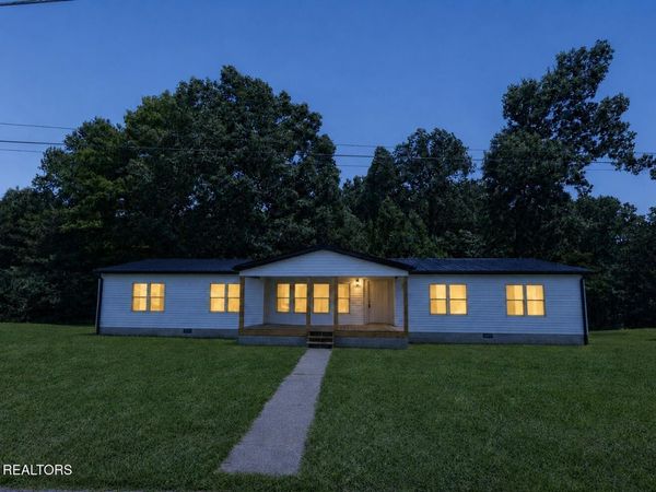 1035 Star Point Rd , Jamestown, TN 38556