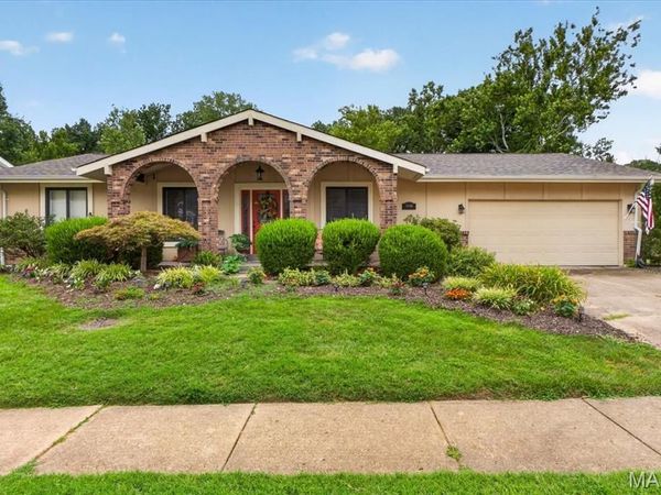 15446 Grantley Drive, Chesterfield, MO 63017