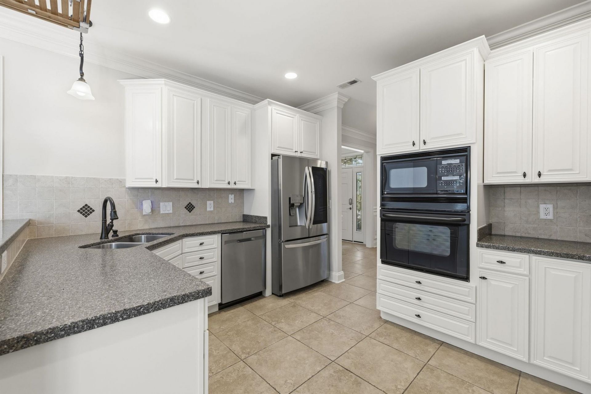 552 Walcott Dr. Photo 20