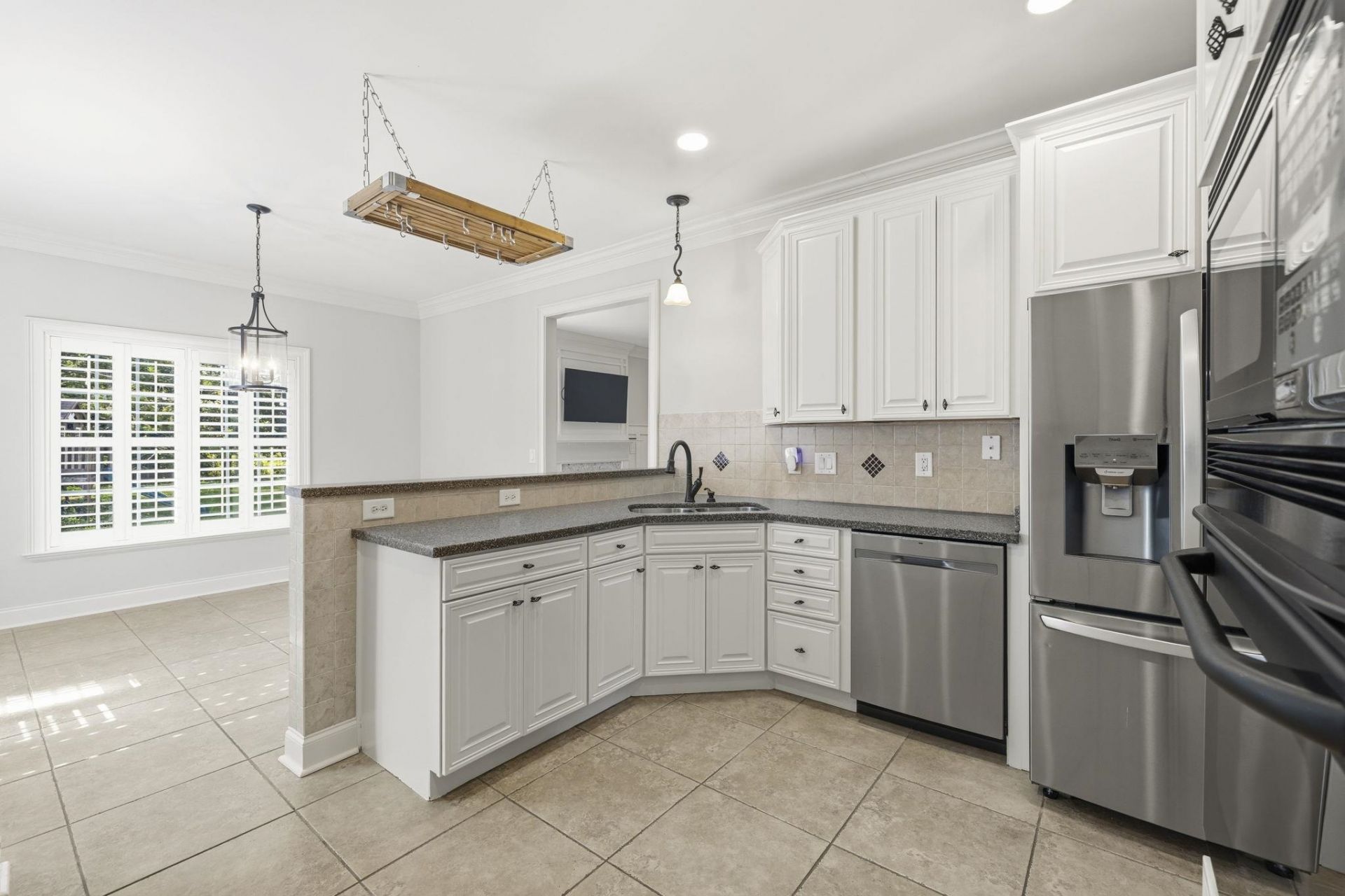 552 Walcott Dr. Photo 22