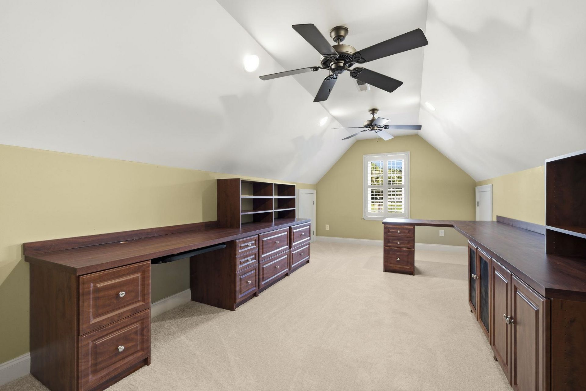 552 Walcott Dr. Photo 40