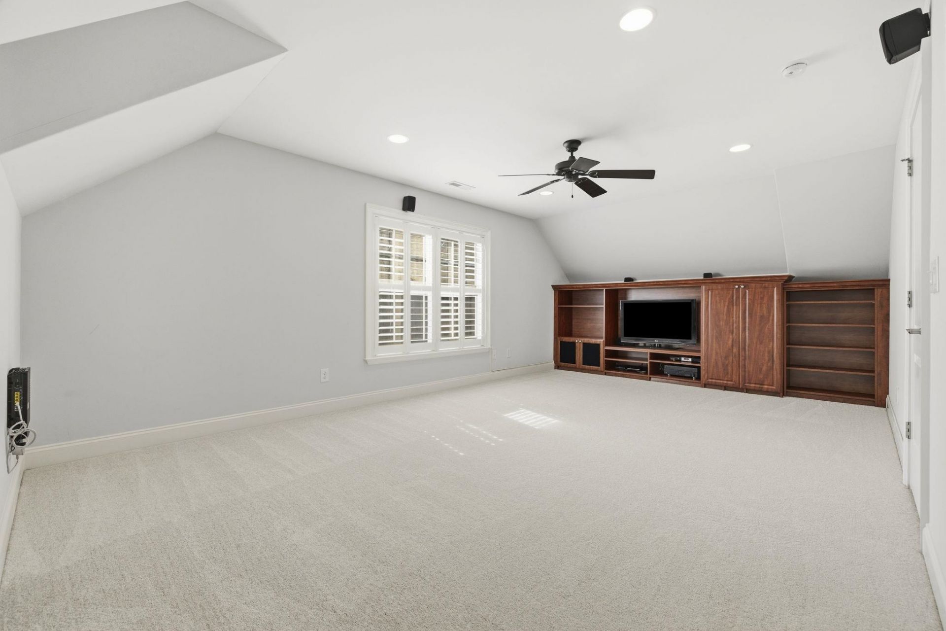 552 Walcott Dr. Photo 41