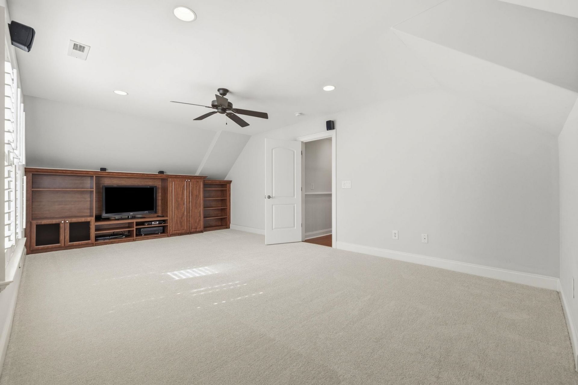 552 Walcott Dr. Photo 42